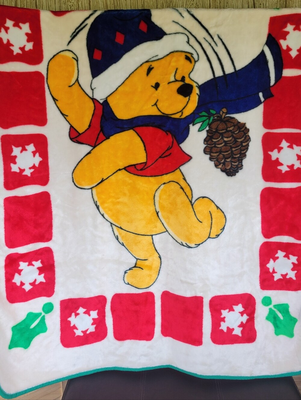 Vintage 1990’s Winnie the Pooh Christmas blanket throw